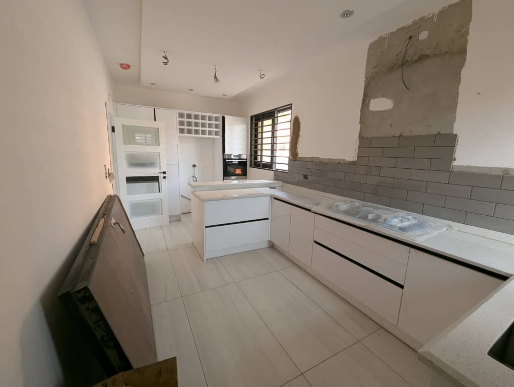 4 Bedroom all ensuite. Fitted kitchen